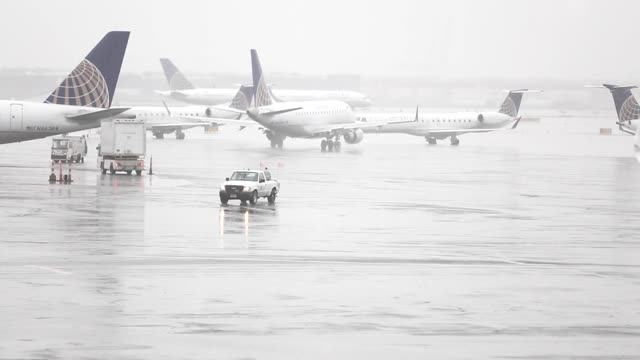 airport airplane  airliner flying transportation  airplanes air vehicle video